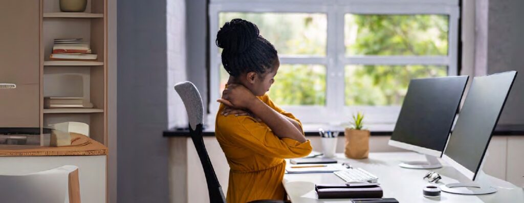 gestes_et_postures_employe_de_bureau_-_ecran